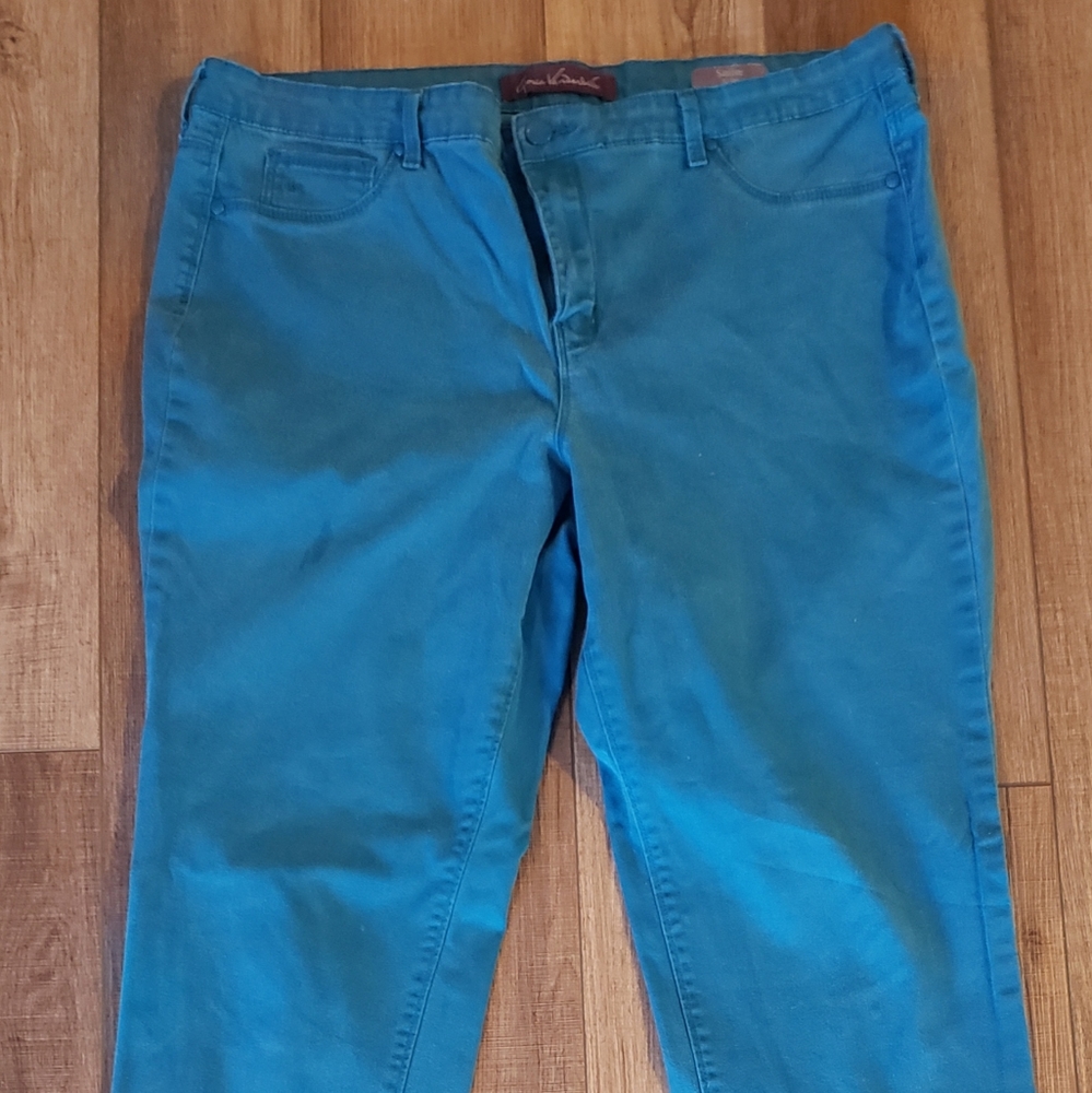 Plus Gloria Vanderbilt  Sadie slim soft denim jeans